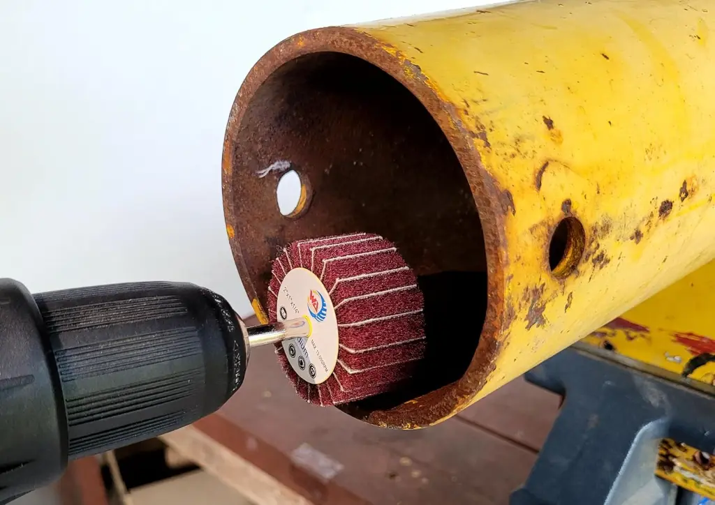 30X30X6 فرشة صنفرة بشرائح متداخلة لباد ( راق و راق) ماركة وان تو ثري خشانة #80 (2).webp